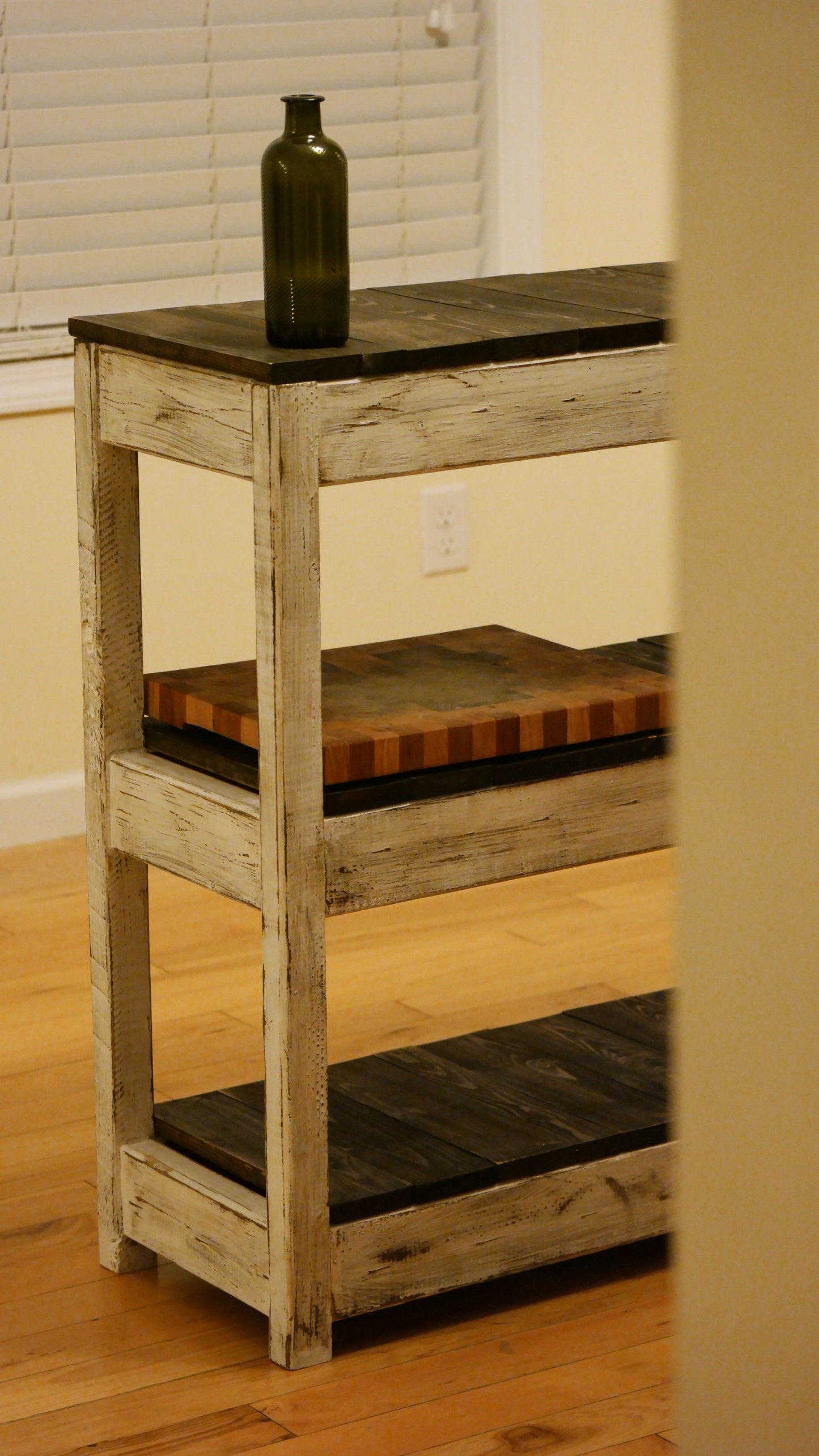 Mini Kitchen Island - Farmhouse Style
